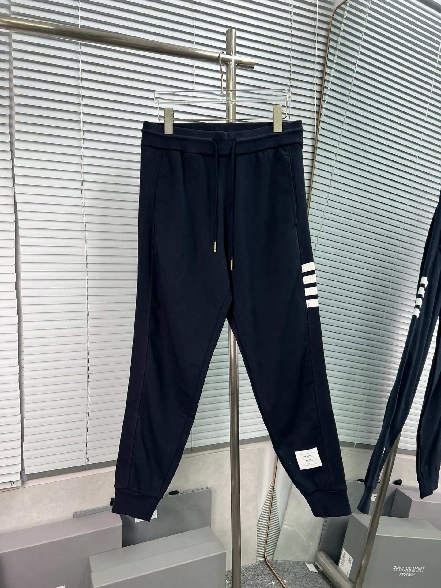 THOM BROWNE 👍 TB ， ， ， 。 zp， ， ， ， 、Breathable、 ； ， ， ， ， ， ， 。 ， 99 ！ TB 🤙 Sizes：012345 ：Navy Blue Light Gray Black